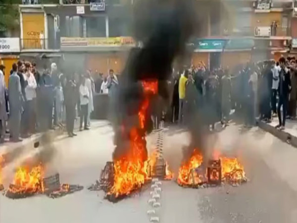 3 أشخاص أصيبوا ، وأصابوا 3 أشخاص بالقرب من مسجد في ولاية ماديا براديش على الفوز الهندي في كأس الأبطال