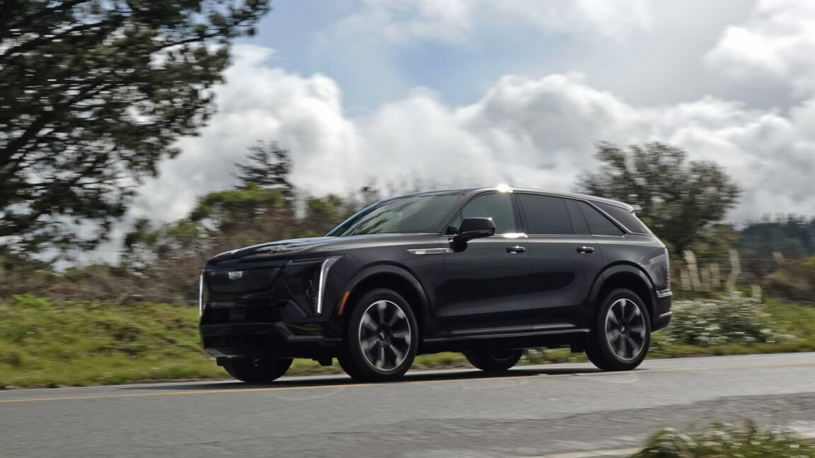 2025 Cadillac Escalade IQ First Drive: 460 Miles بتهمة واحدة