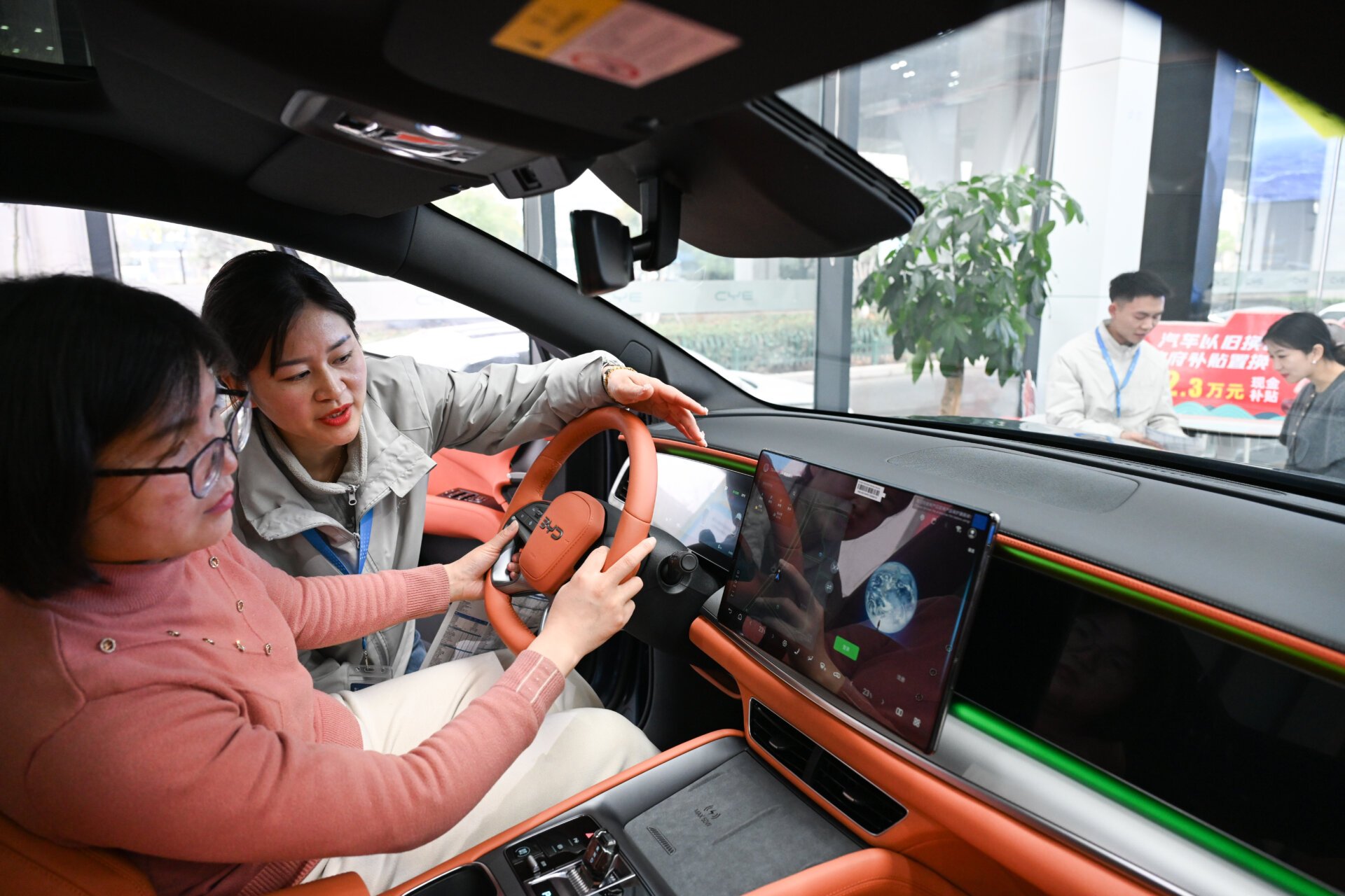 يقول BYD أنه يمكن الآن شحن سيارة كهربائية في 5 دقائق