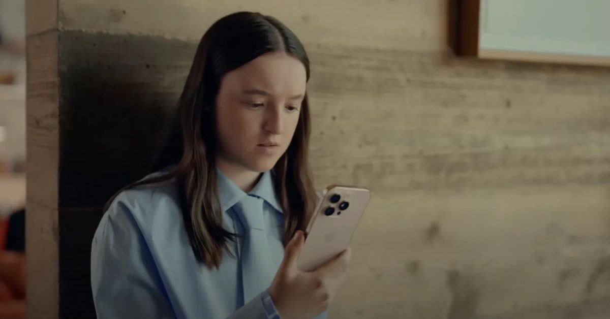 Apple تسحب الإعلان الذي أظهر أن سيري مفيدة بعد تأخير ميزة يمكن أن تجعل سيري مفيدة
