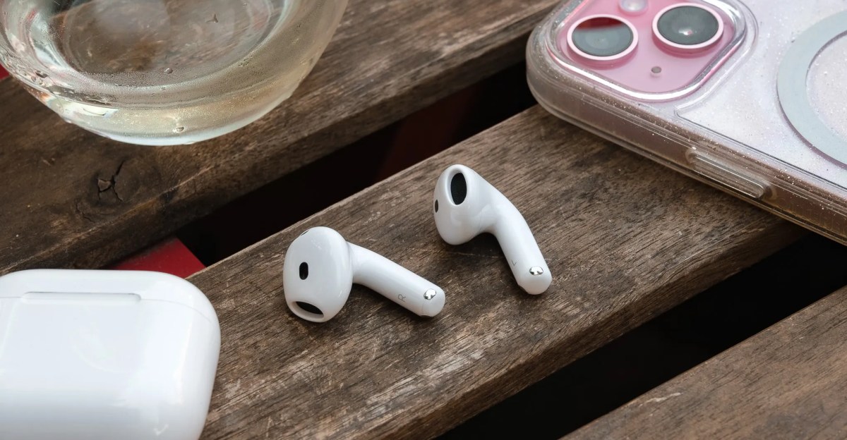 وبحسب ما ورد تجلب Apple ترجمة حية إلى AirPods