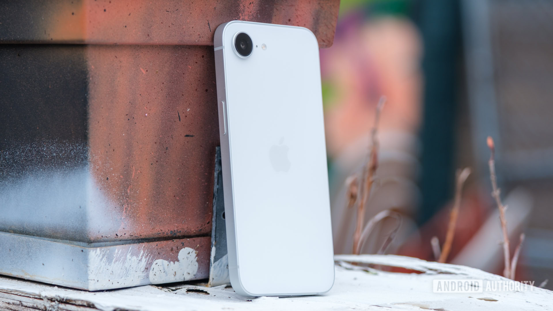 هذا هو السبب في أداء iPhone 16E الخاص بك أسوأ من iPhone 16