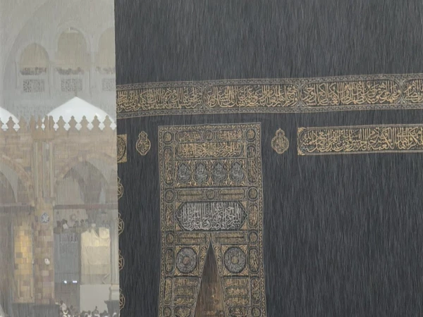 خلال شهر رمضان المقدس ، كان المسجد مباركًا في المسجد