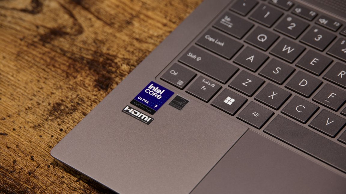 تقول Intel إنها تطرح برامج تشغيل GPU على الكمبيوتر المحمول بأداء أفضل من 10 ٪ إلى 25 ٪