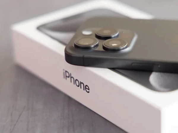 خطوة Apple الفريدة: خطط لإنقاذ أجهزة iPhone الهندية من التعريفة الجمركية الأمريكية