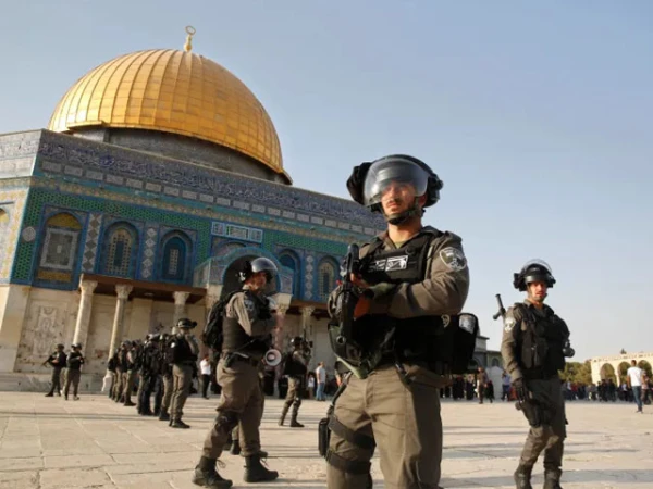 المهاجمون مرة أخرى مهاجمة المستوطنين الإسرائيليين مرة أخرى مسجد AQSA