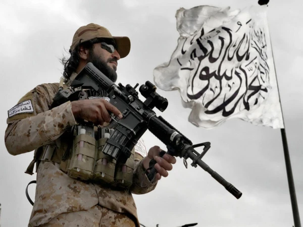 أفغانستان طالبان أطلقوا النار علنًا على 4 مجرمين ميتين