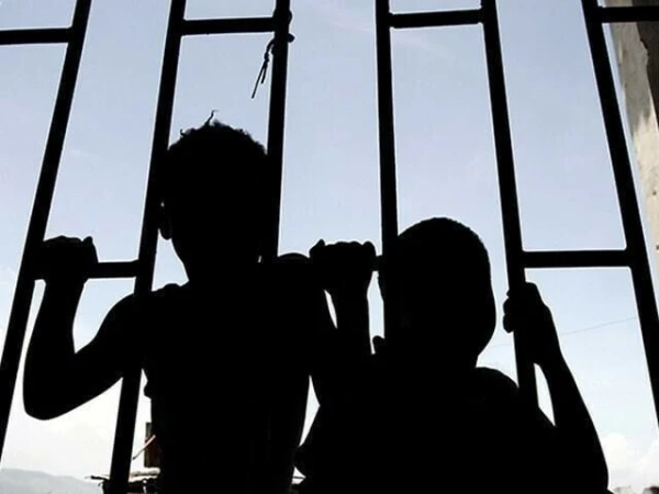الاعتداء الجنسي الكبير للأطفال في فرنسا ، تم القبض على 55 شخصًا