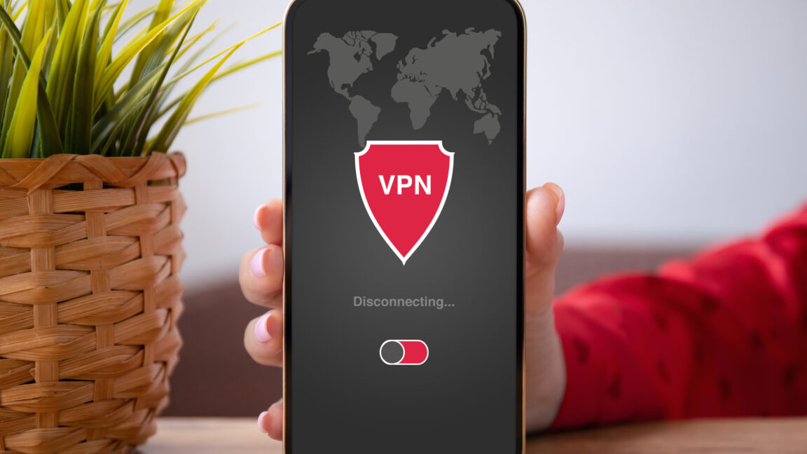 تقول شركة VPN إنها لا تعرف أن العملاء لديهم اشتراكات مدى الحياة ، ويلغيها
