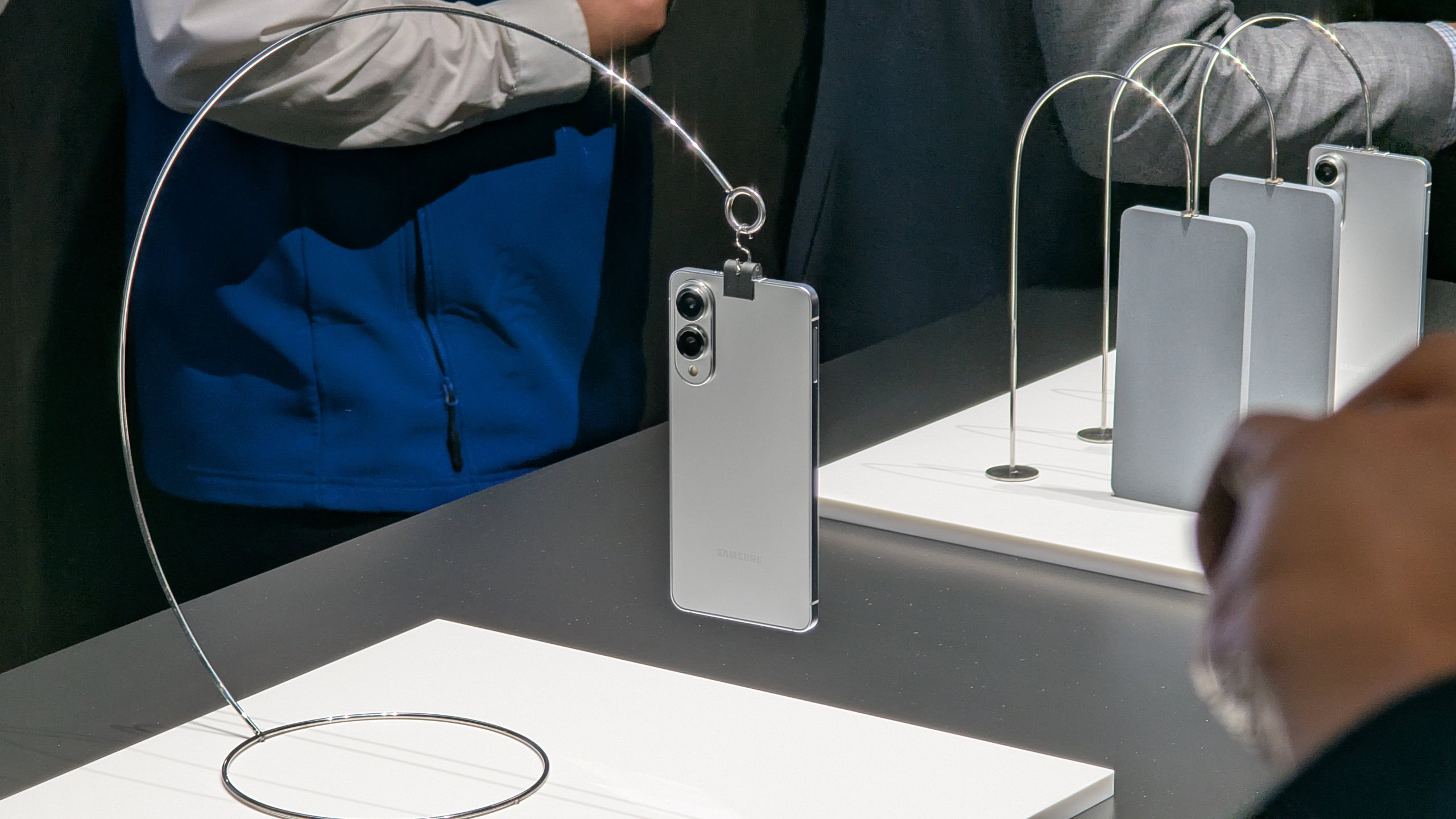 حدد التقويمات الخاصة بك: S25 Galaxy S25 Edge Date Satudes مرة أخرى