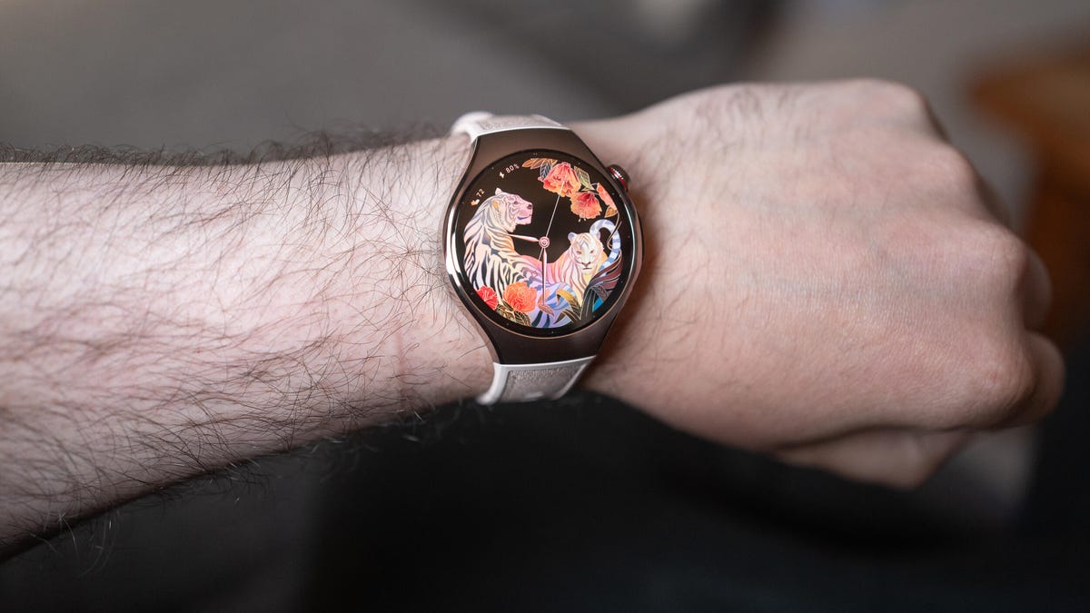 Huawei Watch 5 تم اختباره: مسح القلب سهل ، ولكن ليس للأميركيين