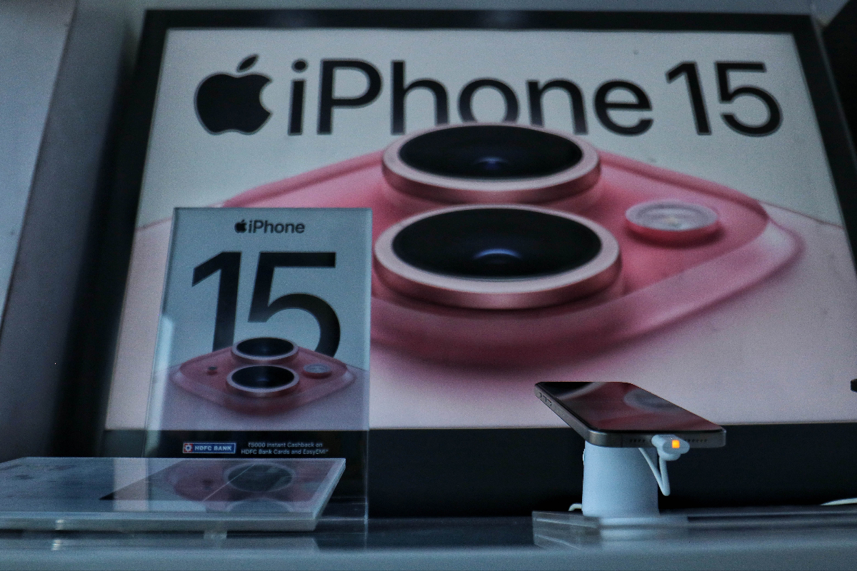 يخبر ترامب الرئيس التنفيذي لشركة Apple بالتوقف عن توسيع إنتاج iPhone في الهند