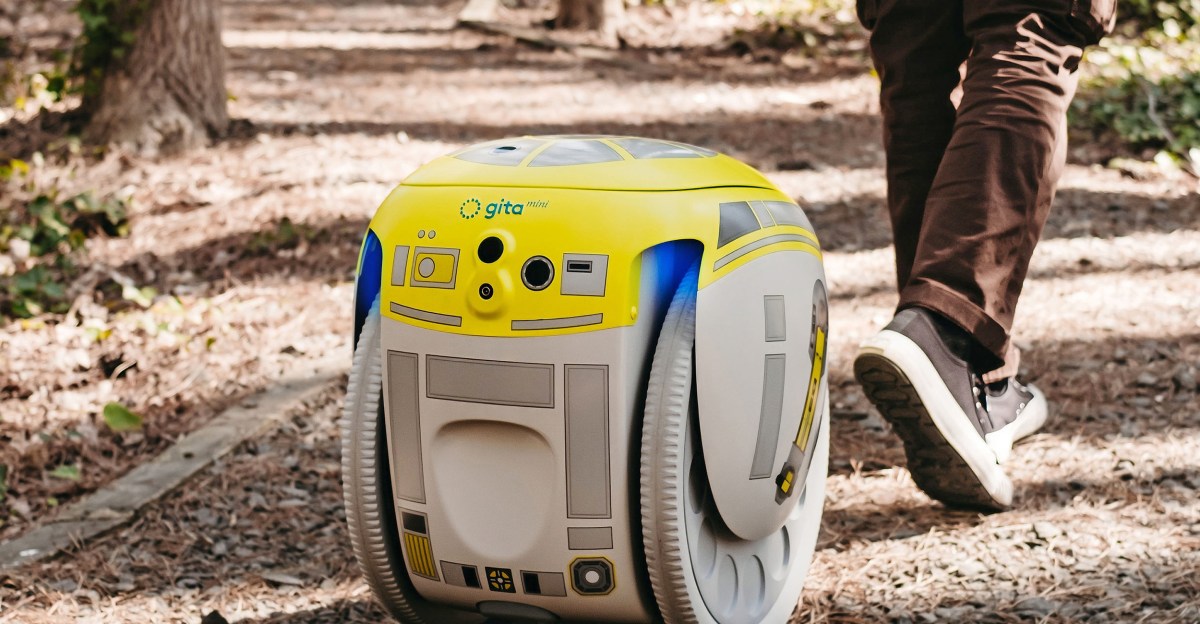 يحصل روبوت Gitamini Robot على حرس النجوم على تحول Droid