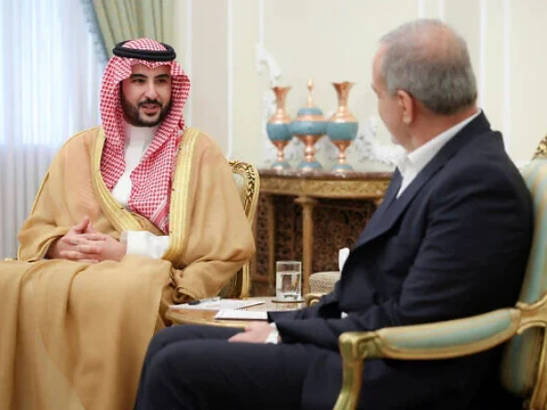 تشدد المملكة العربية السعودية على الصفقة النووية مع الولايات المتحدة في إيران ؛ حذر أيضًا من الهجوم الإسرائيلي