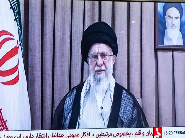 أعطى الزعيم الأعلى للإيراني آية الله خامني ثلاثة أسماء لخلفه ، يدعي صحيفة أمريكية