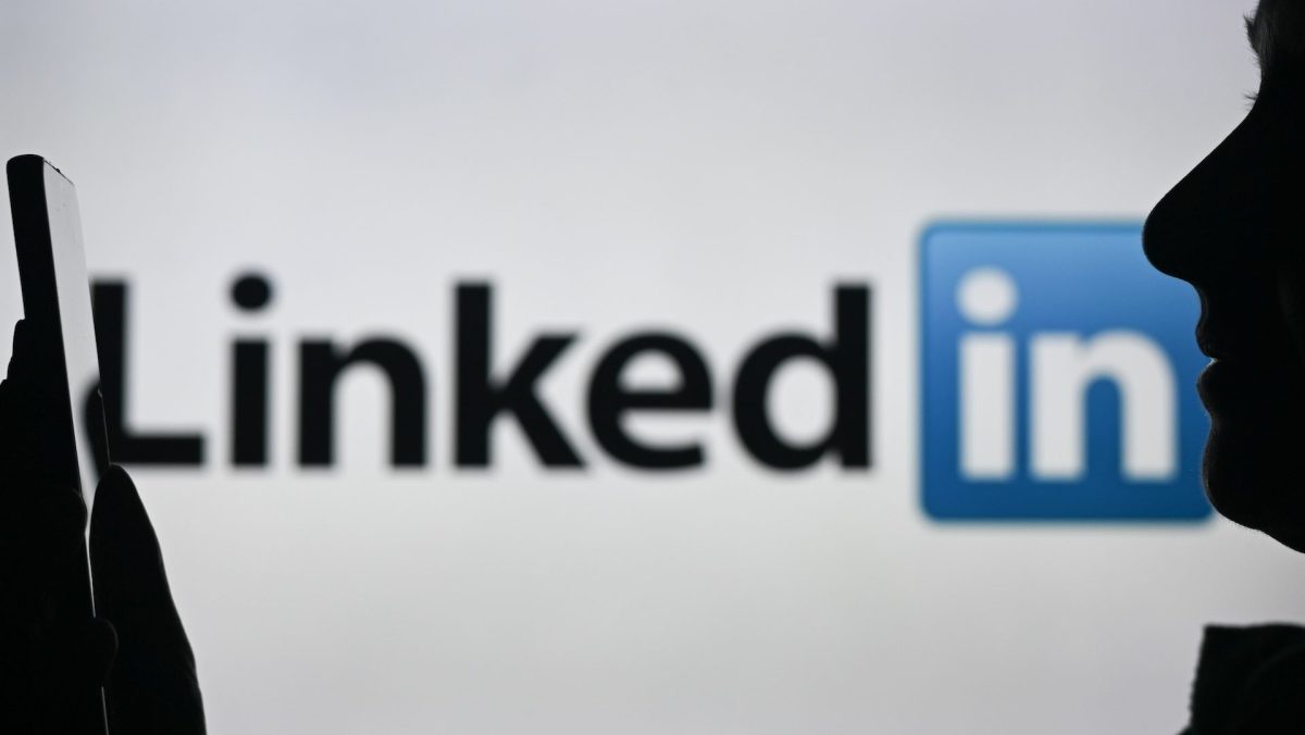يقول الرئيس التنفيذي لشركة LinkedIn إن مساعد كتابة الذكاء الاصطناعي ليس شائعًا كما هو متوقع