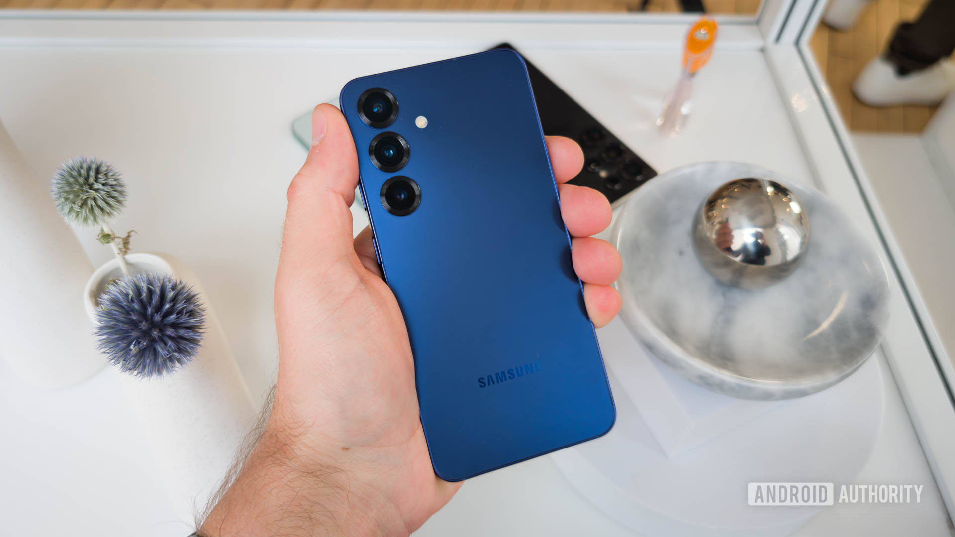 Samsung Galaxy S25 vs Google Pixel 9 Deals