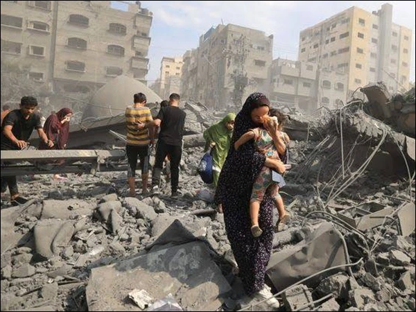 القصف الإسرائيلي على الفلسطينيين في انتظار المساعدات في غزة ، 60 شهداء