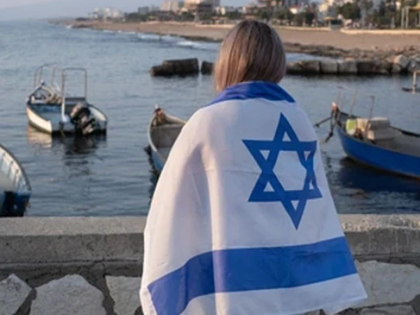 الهجمات الإيرانية المدنيون الإسرائيليون الذين أجبروا على الفرار من البلاد على قوارب خوفا من الموت