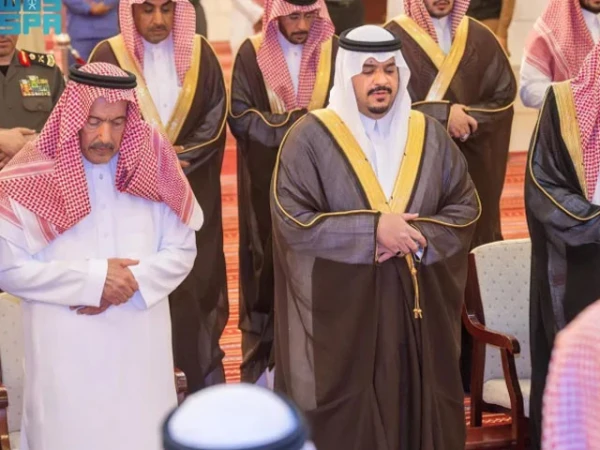 تم تقديم صلاة جنازة الأمير السعودي فيصل بن خالد بن سود