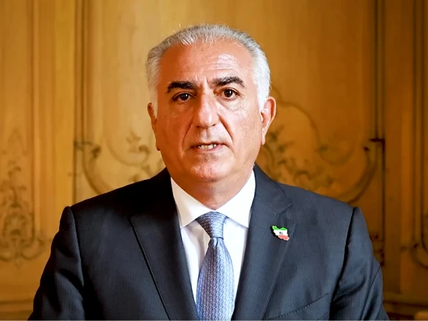 زرعت الصليبية الإيرانية السابقة بعد تغيير النظام