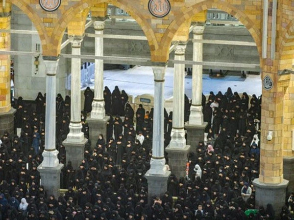 Yum Khalif ؛ التقليد التاريخي المتمثل في حضور Ka’bah of Makkah على Arafah