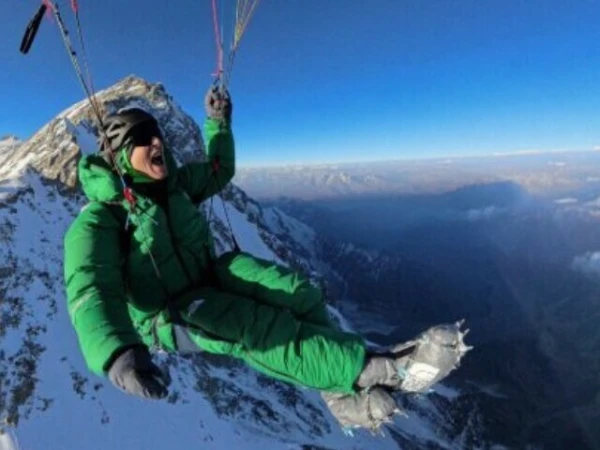 قام ماونتنر الألماني من Nanga Parbat بأداء الفذ التاريخي عن طريق الظهر