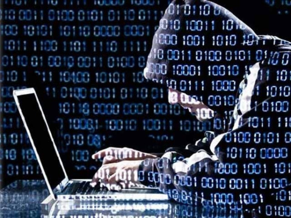 سعى المتسللون إلى مساعدة من البنية التحتية الرئيسية في سنغافورة ، حيث طلبوا مساعدة من الجيش
