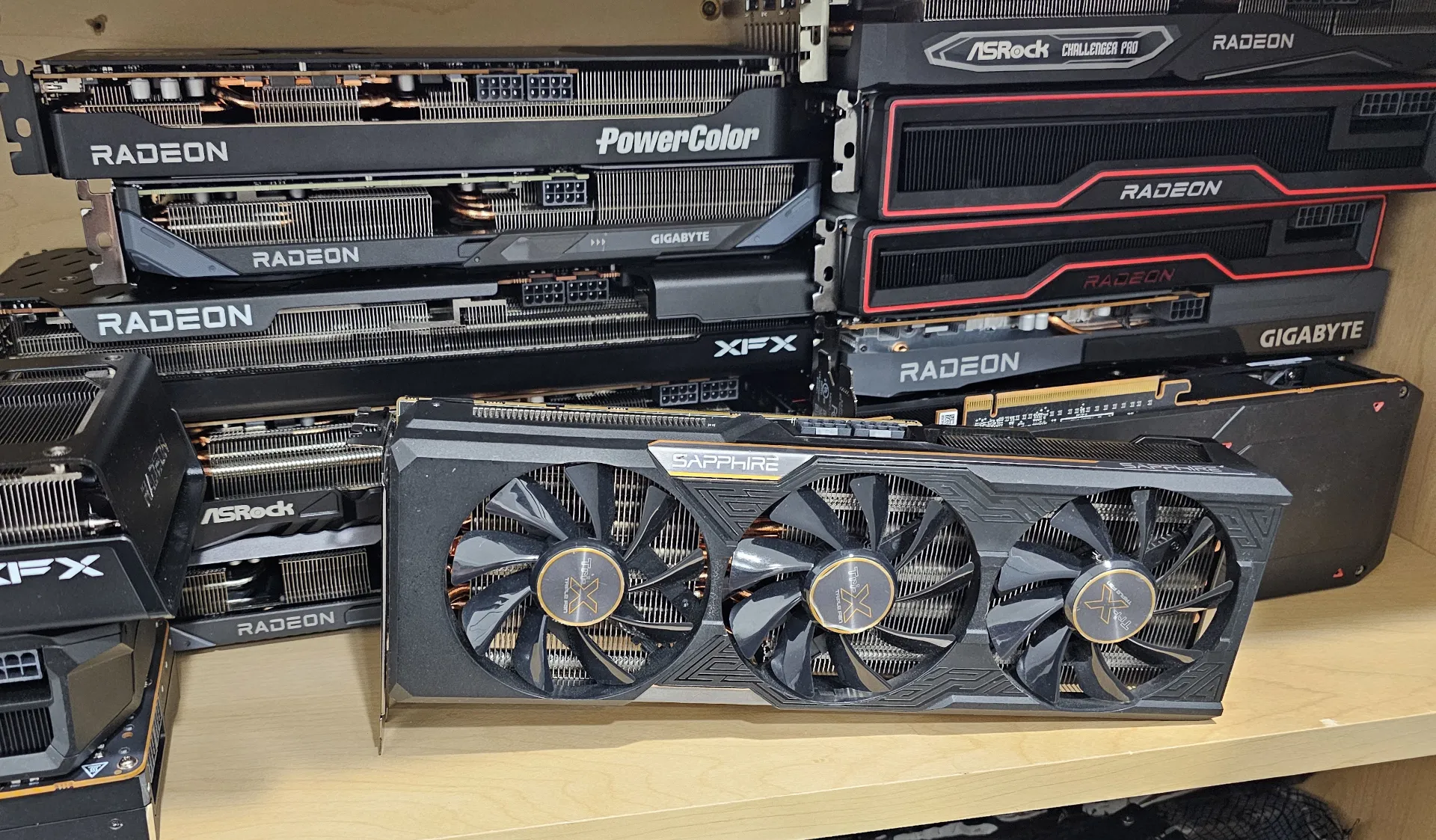 AMD Preps بعض إصلاحات برنامج تشغيل Polaris & Hawaii Era مع Linux 6.17