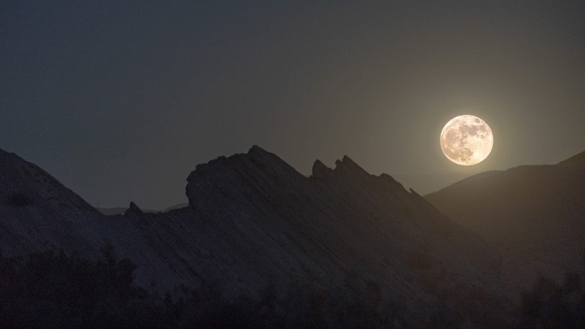 إليكم كيفية التعجيد في المريخ والزهرة و Buck Moon المذهلة في يوليو