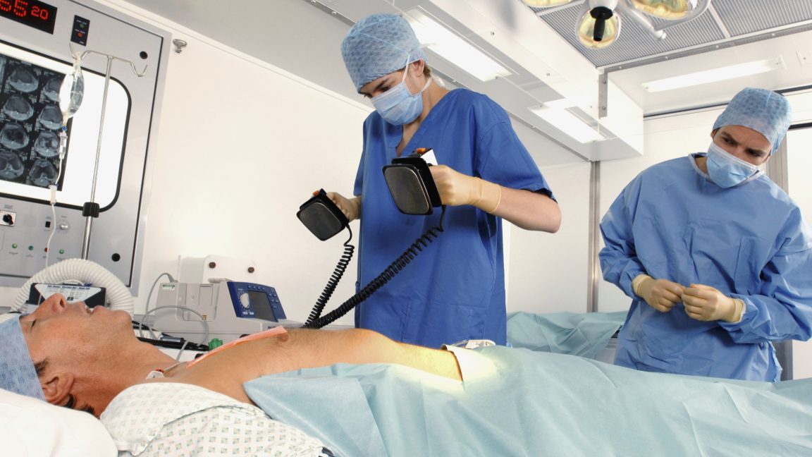 توقف قلب الرجل بعد أن تسبب البكتيريا المشتركة في عدوى فائقة النادرة