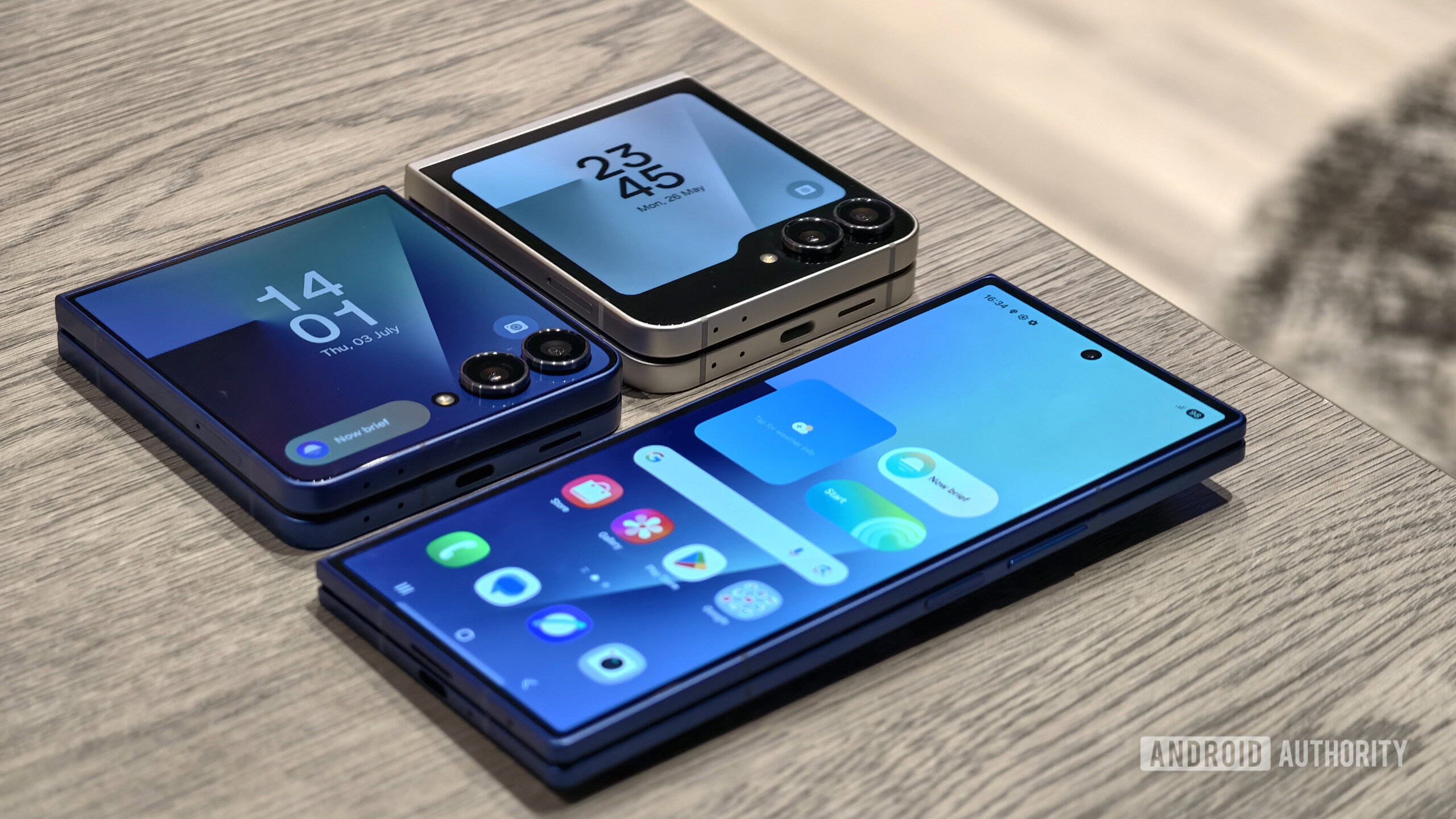 لا تزال الساعات والساعات الجديدة Samsung مع بطاقة هدايا