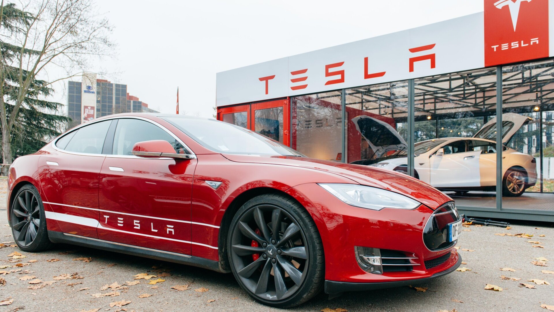 أرقام Tesla موجودة ، وهي ليست جيدة