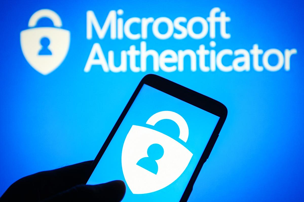 إذا كنت تستخدم Microsoft Authenticator لتخزين كلمات المرور الخاصة بك ، فلا