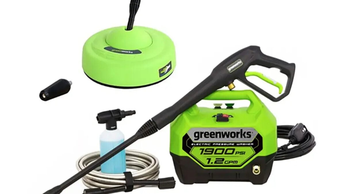 تم إدراج مجموعة التحرير والسرد غسالة الضغط الكهربائي Greenworks بخصم 55 ٪ في أفضل صفقات Best Buy في الرابع من يوليو