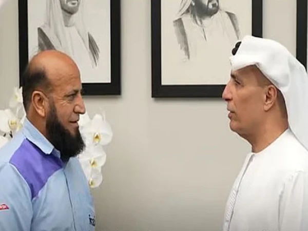 دبي؛ رفع سائق التاكسي الباكستاني اسم البلاد مشرق وفخور بالأمة