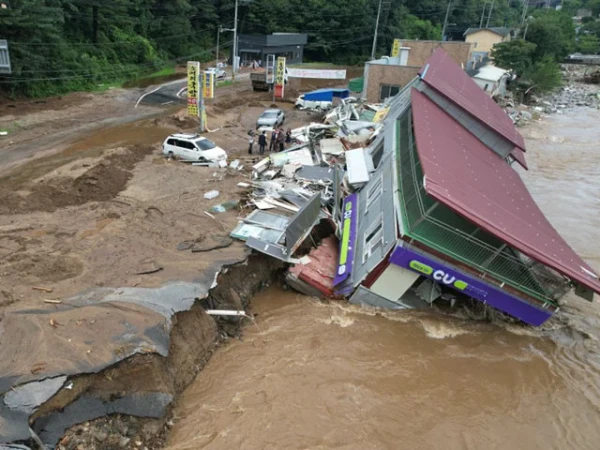 الأمطار العاصفة في كوريا الجنوبية دمرت. 18 شخصا قتلوا