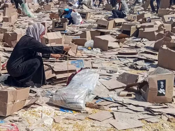 الهاربين في مركز المعونة الإسرائيلية في غزة الإسرائيلية والولايات المتحدة ؛ تم سحق 20 فلسطينيين