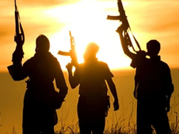 مساء؛ لقد قتلت الاشتباكات المسلحة بين قبليتين 30 شخصًا وأصيبت بأكثر من 100 شخص