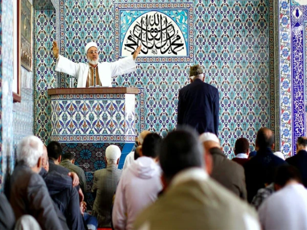 التجمعات الدينية مثل العيد في مدينة جيميلا الإسبانية ، أون رد فعل الأمم المتحدة